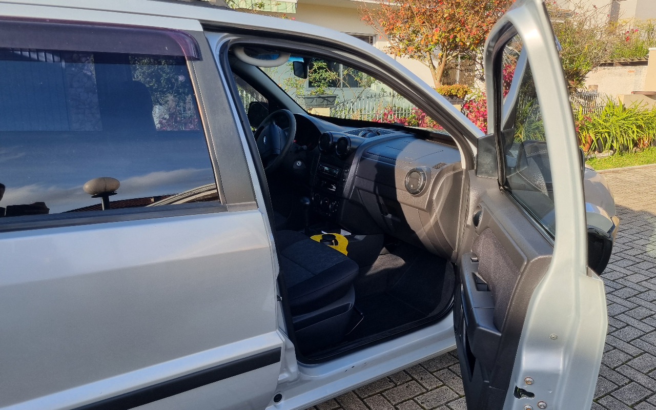imagem-https://www.socarrao.com.br/sc-vehicle-images-prod/3742718/1788991908971-MjAyNjA2MThfMDgyNzU0LmpwZw.jpg