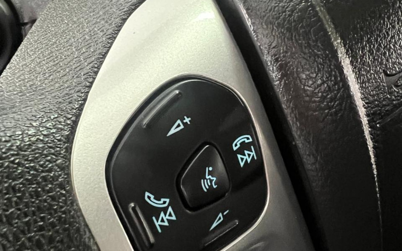 imagem-https://www.socarrao.com.br/sc-vehicle-images-prod/3749786/1790945257226-MTMuanBlZw.jpeg