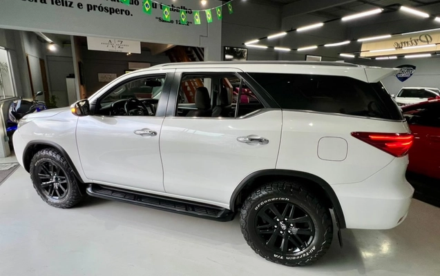 imagem-https://www.socarrao.com.br/sc-vehicle-images-prod/3751851/1789048053641-30_061922.jpg