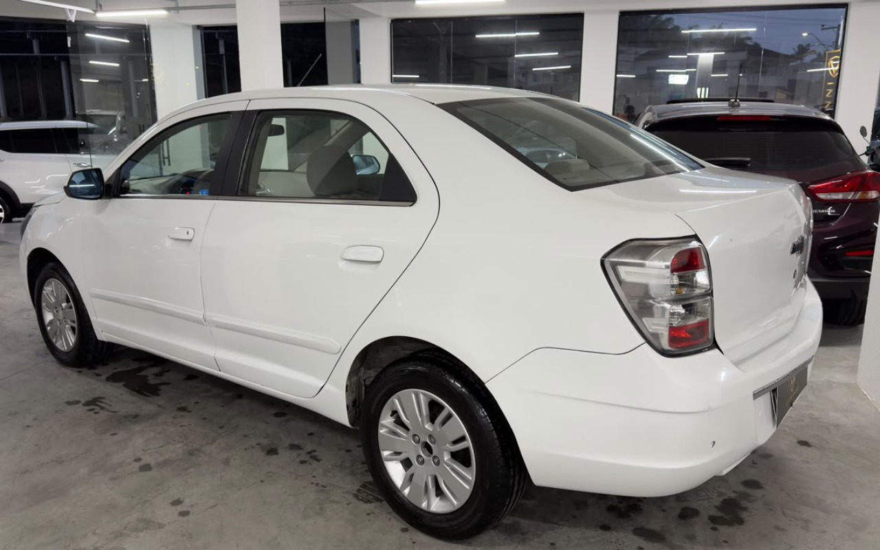 imagem-https://www.socarrao.com.br/sc-vehicle-images-prod/3753576/1789052046168-ODBmNWMzZjUtMWM2NS00OTYxLThlYTUtMjI4NmMzMmZiYTE5LmpwZw.jpg
