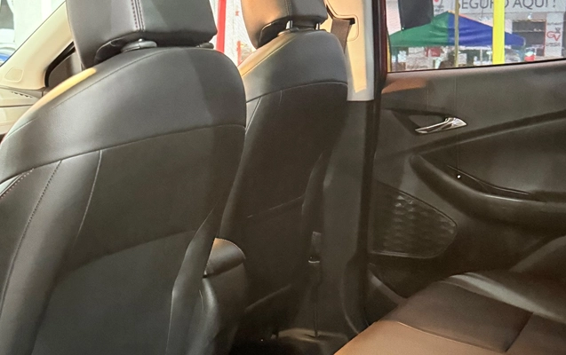 imagem-https://www.socarrao.com.br/sc-vehicle-images-prod/3753907/1789052808409-YjFhNmNiMjgtYWFlZS00ZTBhLTk2MjMtYWI2MGU3ZjY2MWQ4LmpwZWc.jpeg