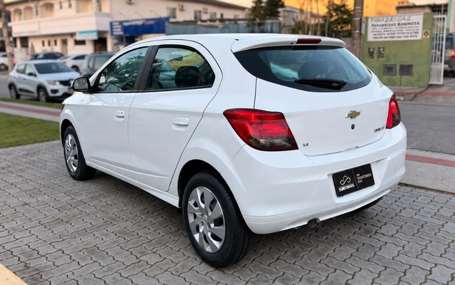 imagem-https://www.socarrao.com.br/sc-vehicle-images-prod/3755759/1789057121628-gb-c7ed93d.jpeg