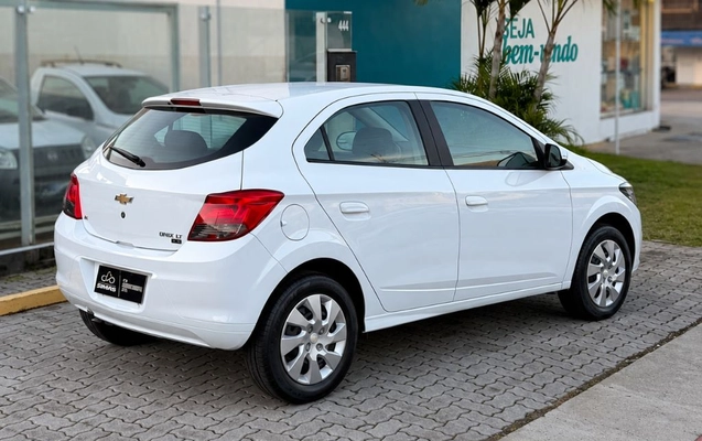 imagem-https://www.socarrao.com.br/sc-vehicle-images-prod/3755759/1789057121630-gb-c3007ef.jpeg
