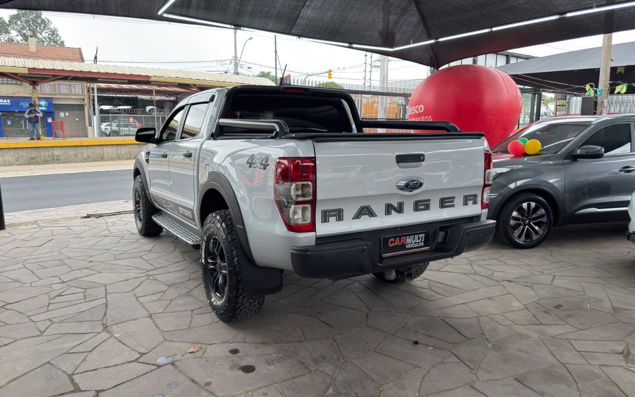 imagem-https://www.socarrao.com.br/sc-vehicle-images-prod/3755992/1789057399084-V2hhdHNBcHAgSW1hZ2UgMjAyNi0wOS0xMCBhdCAxMi4wNi4yNCAoMSkuanBlZw.jpeg