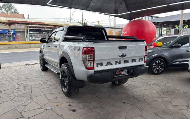 imagem-https://www.socarrao.com.br/sc-vehicle-images-prod/3755992/1789057399084-V2hhdHNBcHAgSW1hZ2UgMjAyNi0wOS0xMCBhdCAxMi4wNi4yNCAoMSkuanBlZw.jpeg