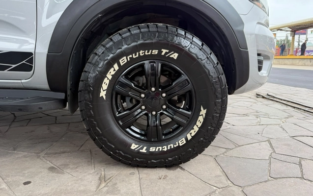 imagem-https://www.socarrao.com.br/sc-vehicle-images-prod/3755992/1789057399282-V2hhdHNBcHAgSW1hZ2UgMjAyNi0wOS0xMCBhdCAxMi4wNi4yNSAoNCkuanBlZw.jpeg