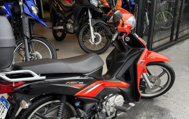 imagem-https://www.socarrao.com.br/sc-vehicle-images-prod/3756708/1789059930829-ODAyNDU3MTEwXzE4MTI0Njk1NTY1ODQyMjQ4XzI1OTExMzQwMTU2NjQxMzQ0MzZfbi5qcGc.jpg