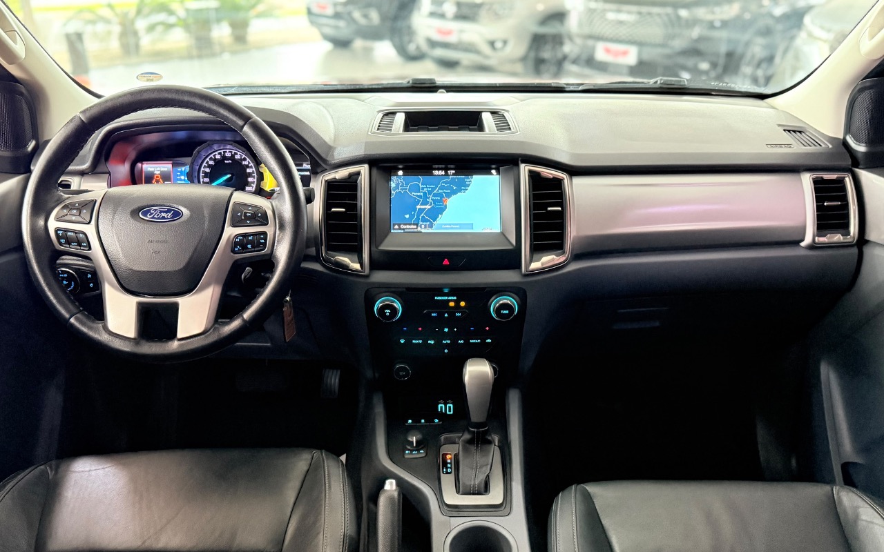 imagem-https://www.socarrao.com.br/sc-vehicle-images-prod/3757362/1789061558787-Y2Y5YzgyMTItMzk0OS00OTIxLWI3NmYtNDdiOTI1ZjA2NWNlLmpwZWc.jpeg