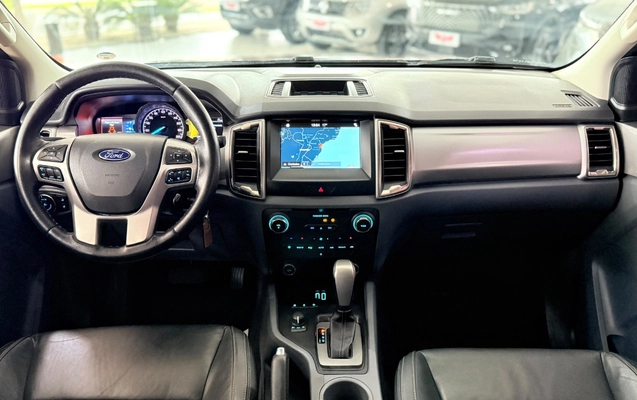 imagem-https://www.socarrao.com.br/sc-vehicle-images-prod/3757362/1789061558787-Y2Y5YzgyMTItMzk0OS00OTIxLWI3NmYtNDdiOTI1ZjA2NWNlLmpwZWc.jpeg