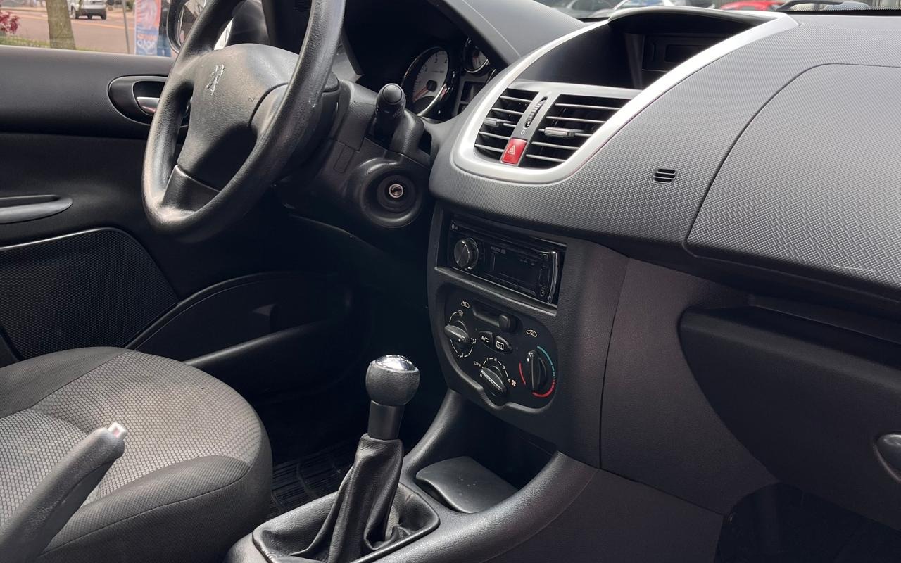 imagem-https://www.socarrao.com.br/sc-vehicle-images-prod/3757365/1789738330026-YzEwYjRjMjItZmIxMi00MzE0LTgwZjUtNTM3M2MxNDllMmJkLmpwZw.jpg