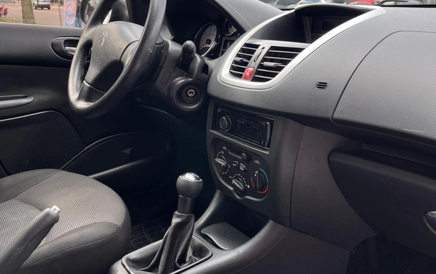 imagem-https://www.socarrao.com.br/sc-vehicle-images-prod/3757365/1789738330026-YzEwYjRjMjItZmIxMi00MzE0LTgwZjUtNTM3M2MxNDllMmJkLmpwZw.jpg
