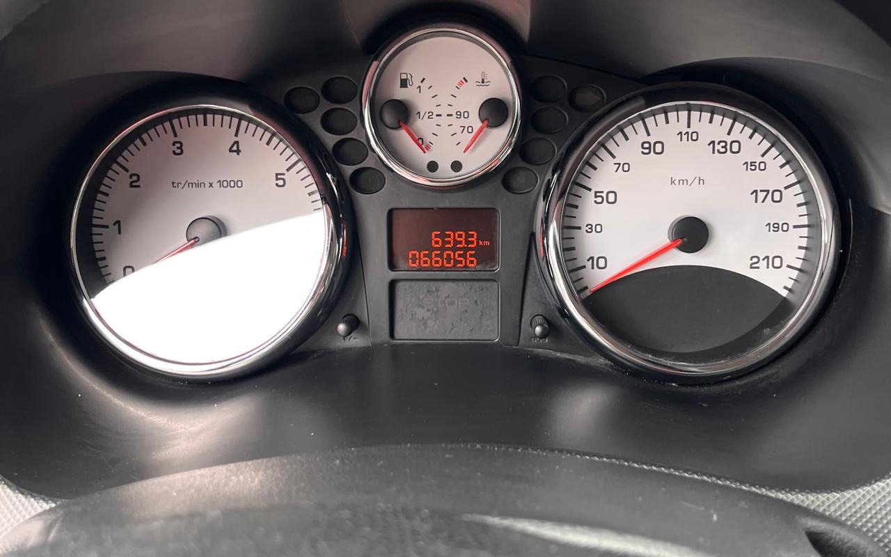 imagem-https://www.socarrao.com.br/sc-vehicle-images-prod/3757365/1789738330195-ZjYwNmE0ODQtNDE1Zi00NGZmLTgwYjEtZmRjMDE1NzljNDBlLmpwZw.jpg