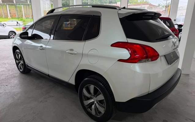imagem-https://www.socarrao.com.br/sc-vehicle-images-prod/3757617/1789062243049-OWEwMjlhYzItMTUzZC00NzY2LTgzYjUtMjJkNDE4MDM1NDhmLmpwZw.jpg