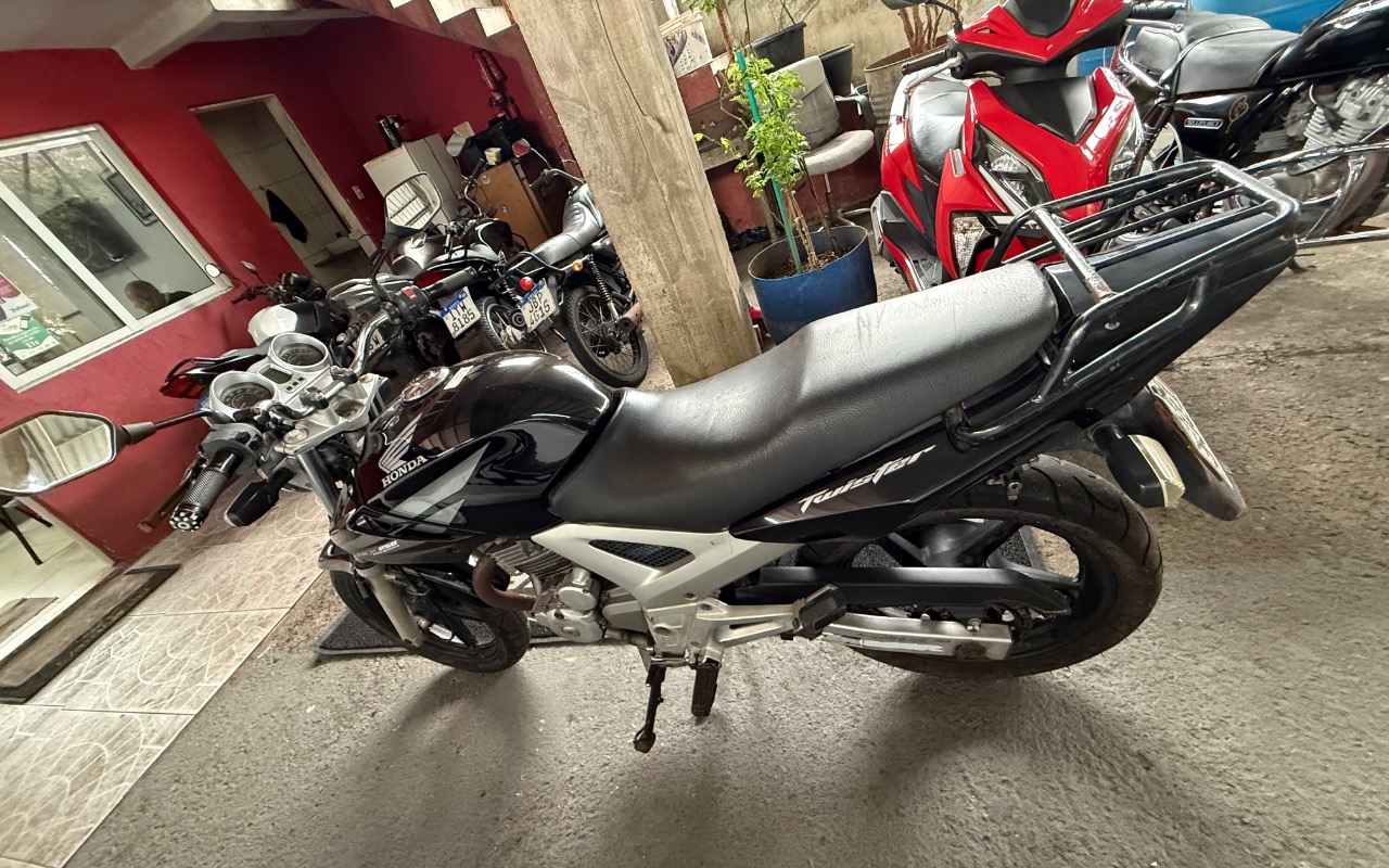 imagem-https://www.socarrao.com.br/sc-vehicle-images-prod/3757643/1789062327984-SU1HXzYwODEuanBlZw.jpeg