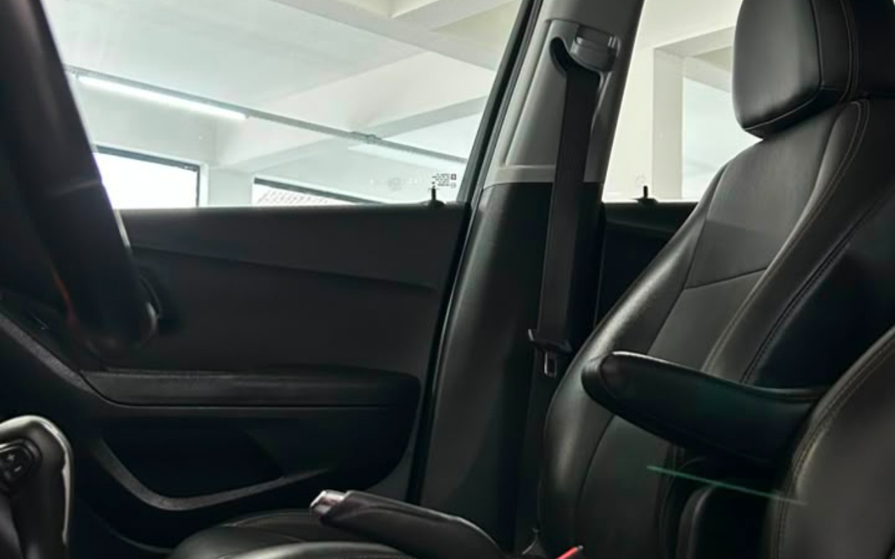 imagem-https://www.socarrao.com.br/sc-vehicle-images-prod/3757896/1789063026657-YzQxZWVlMzQtYzljNi00MTM4LTlhZDYtMmU3NjczZWYzZTYwLmpwZw.jpg