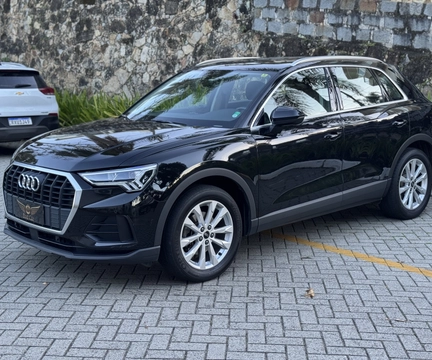 Audi Q3 2021 Preto — foto 1 de 3