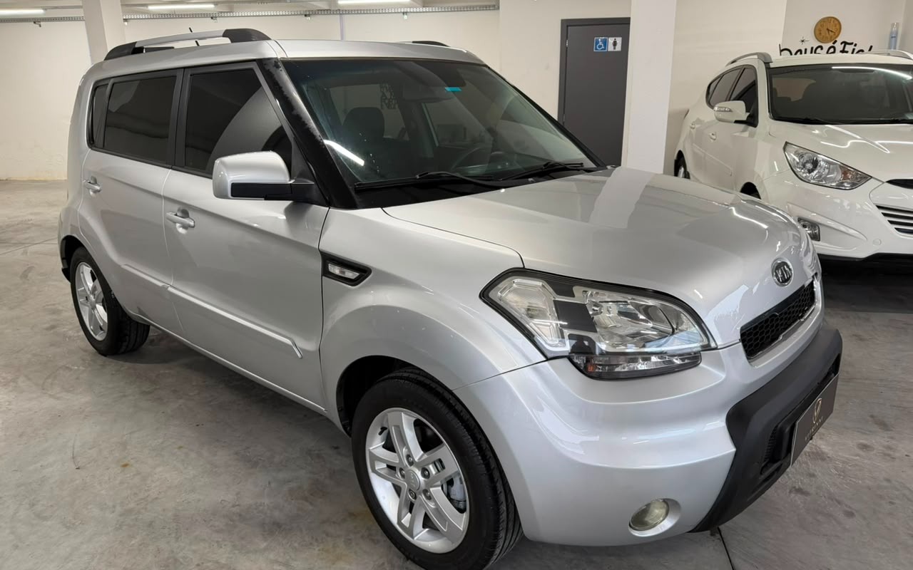 imagem-https://www.socarrao.com.br/sc-vehicle-images-prod/3758100/1789063687914-NWQ1YmEzMzgtZTAwZC00Y2RjLTg5NjgtYzM4ZThlMDhjZTAxLmpwZw.jpg