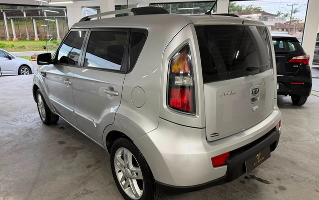 imagem-https://www.socarrao.com.br/sc-vehicle-images-prod/3758100/1789063688038-YTI5Mzg2ZTMtMWQzZi00OGU5LTg1MzctZjQ2ZDU2ODc0MGQ1LmpwZw.jpg