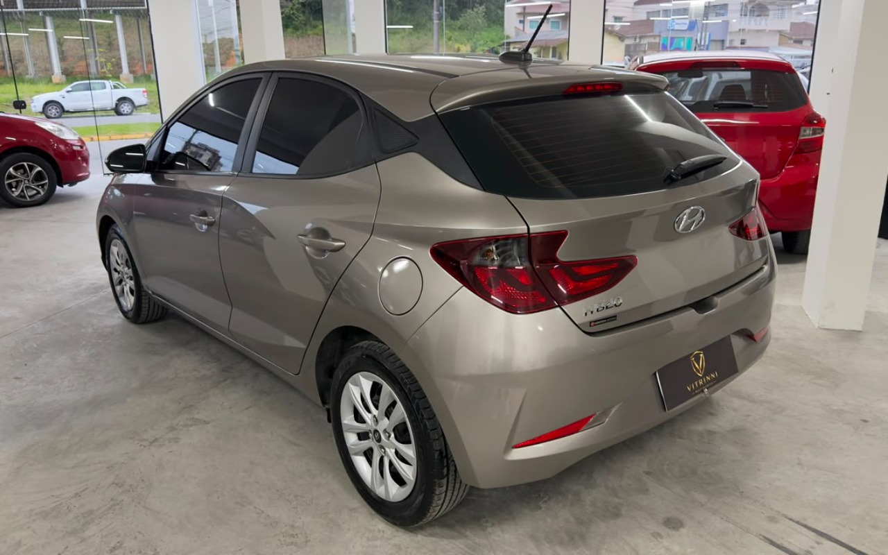 imagem-https://www.socarrao.com.br/sc-vehicle-images-prod/3758110/1789063879392-YWUzYzkxY2YtZmI3NS00ODBkLWIxOGUtZmRiY2YxMWE0MWRmLmpwZw.jpg