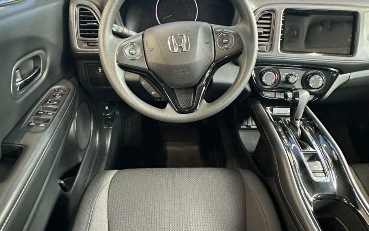 imagem-https://www.socarrao.com.br/sc-vehicle-images-prod/3758146/1789064013314-NTVjZmVjNzQtODU0ZC00YWUxLWI0MDgtMTE0YjQxMTg2MDlhLmpwZw.jpg