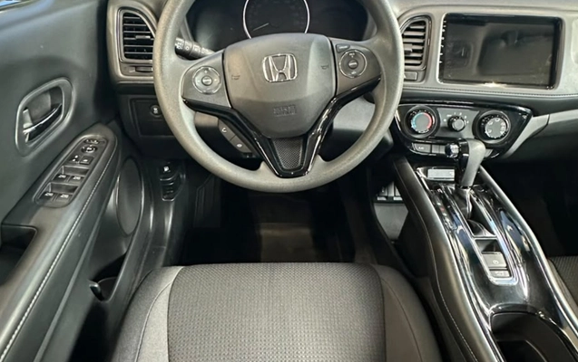 imagem-https://www.socarrao.com.br/sc-vehicle-images-prod/3758146/1789064013314-NTVjZmVjNzQtODU0ZC00YWUxLWI0MDgtMTE0YjQxMTg2MDlhLmpwZw.jpg