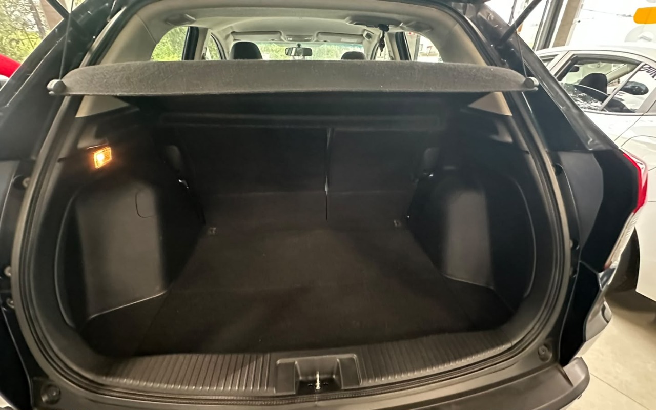 imagem-https://www.socarrao.com.br/sc-vehicle-images-prod/3758146/1789064013787-MGE0MjM4OTAtMTU3Yi00NWM1LWJkODAtNzlkM2NkOGI5MDA3LmpwZw.jpg