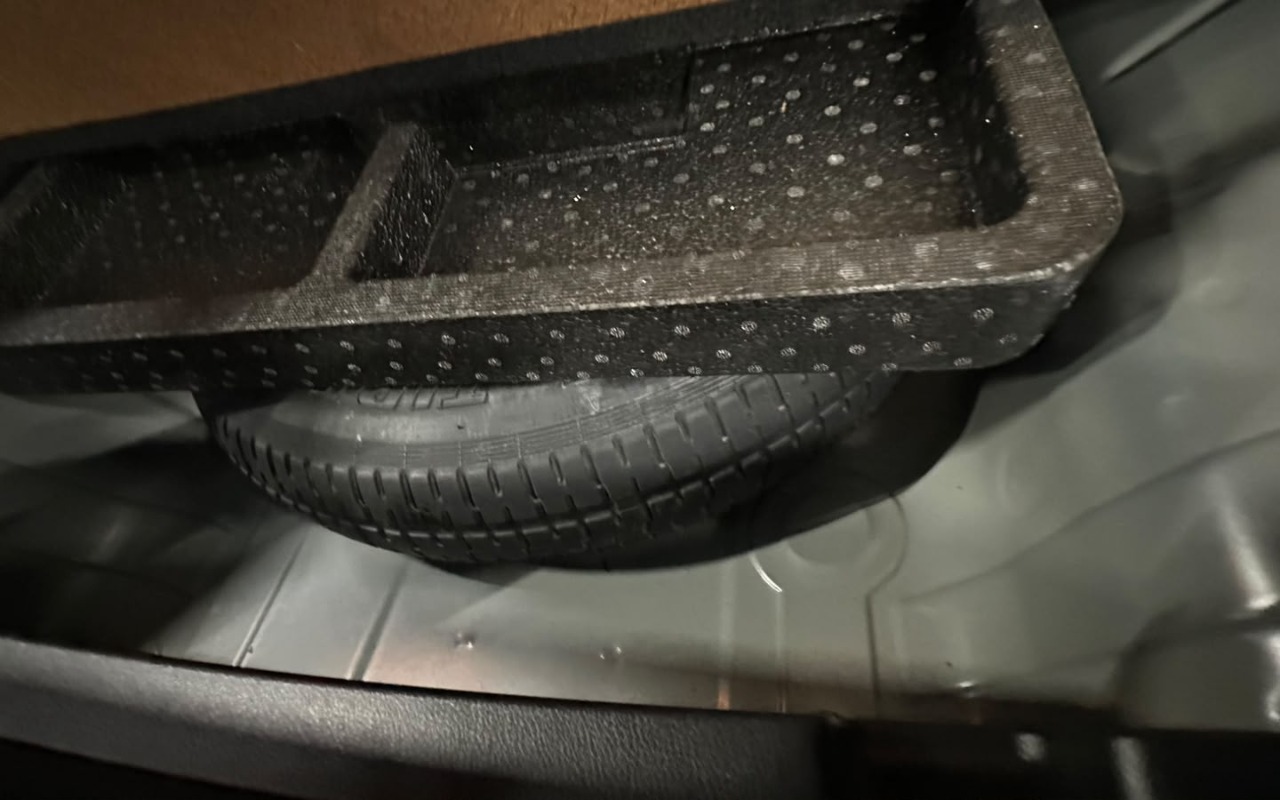 imagem-https://www.socarrao.com.br/sc-vehicle-images-prod/3758146/1789064013907-OWNjMDhiNzAtNTg0NC00MGVmLWI3MzMtMWYyNTVkMTljOTFmLmpwZw.jpg