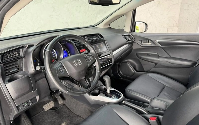 imagem-https://www.socarrao.com.br/sc-vehicle-images-prod/3758416/1789064634221-8358049_8_B_5a817beee4.jpeg
