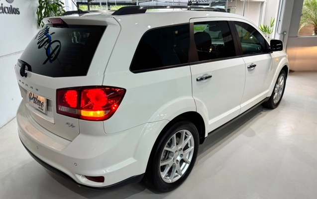 imagem-https://www.socarrao.com.br/sc-vehicle-images-prod/3758867/1789065959352-12_034510.jpg
