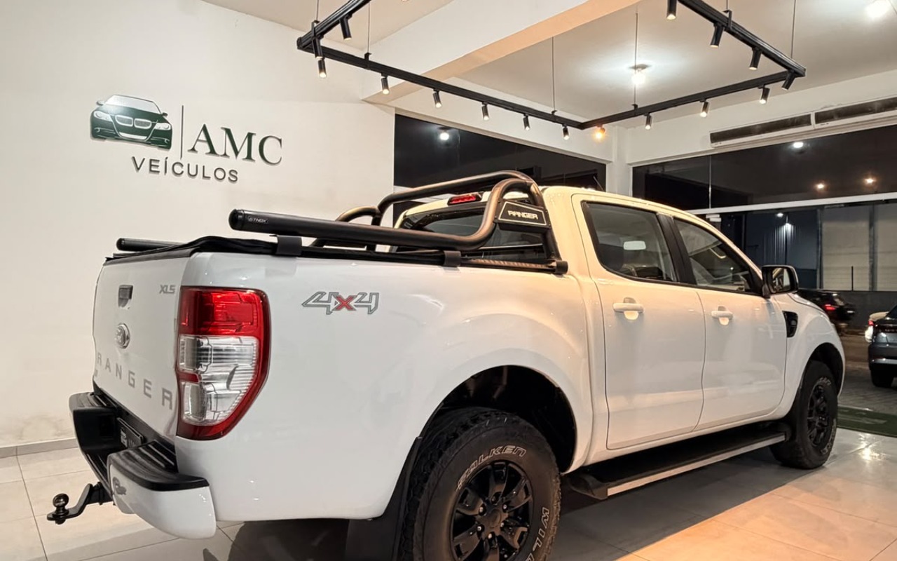 imagem-https://www.socarrao.com.br/sc-vehicle-images-prod/3759329/1789067247578-V2hhdHNBcHAgSW1hZ2UgMjAyNi0wOS0xMCBhdCAxMy40OS41NCAoMSkuanBlZw.jpeg