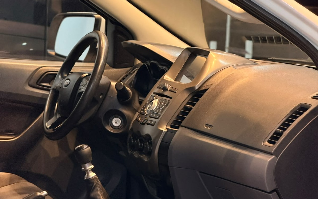 imagem-https://www.socarrao.com.br/sc-vehicle-images-prod/3759329/1789067248467-V2hhdHNBcHAgSW1hZ2UgMjAyNi0wOS0xMCBhdCAxMy40OS41NSAoMikuanBlZw.jpeg