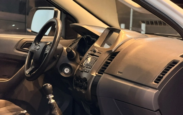 imagem-https://www.socarrao.com.br/sc-vehicle-images-prod/3759329/1789067248467-V2hhdHNBcHAgSW1hZ2UgMjAyNi0wOS0xMCBhdCAxMy40OS41NSAoMikuanBlZw.jpeg