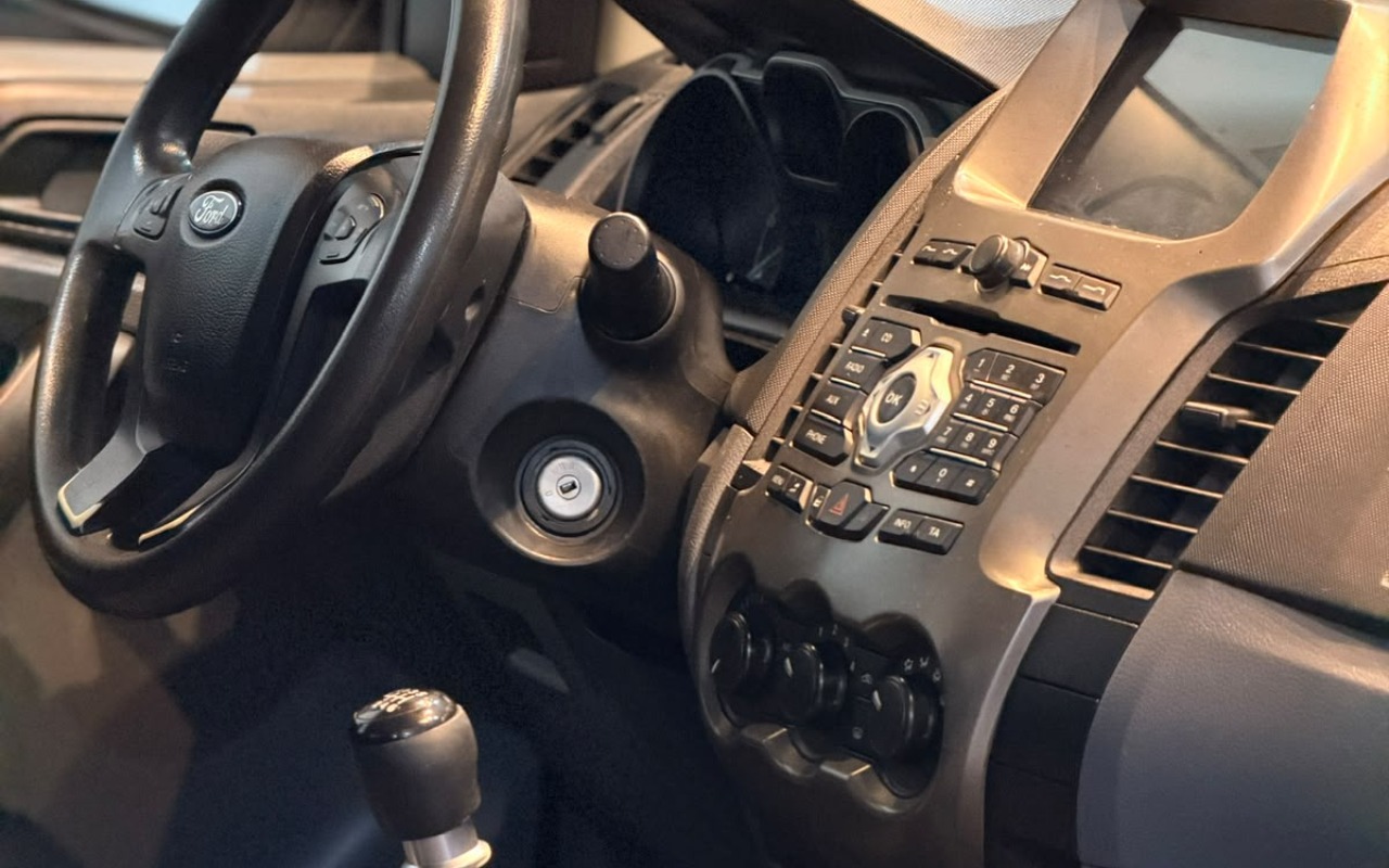 imagem-https://www.socarrao.com.br/sc-vehicle-images-prod/3759329/1789067248602-V2hhdHNBcHAgSW1hZ2UgMjAyNi0wOS0xMCBhdCAxMy40OS41NSAoMSkuanBlZw.jpeg