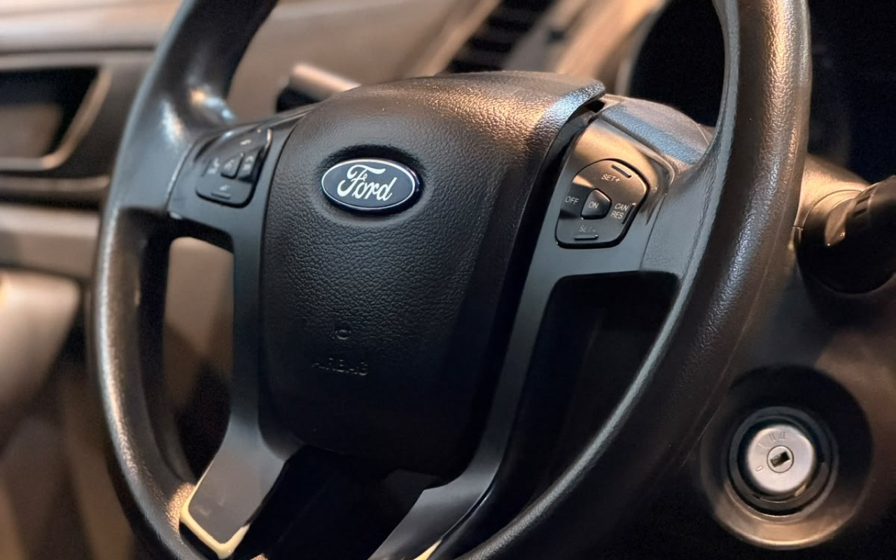 imagem-https://www.socarrao.com.br/sc-vehicle-images-prod/3759329/1789067249171-V2hhdHNBcHAgSW1hZ2UgMjAyNi0wOS0xMCBhdCAxMy40OS41NyAoMSkuanBlZw.jpeg
