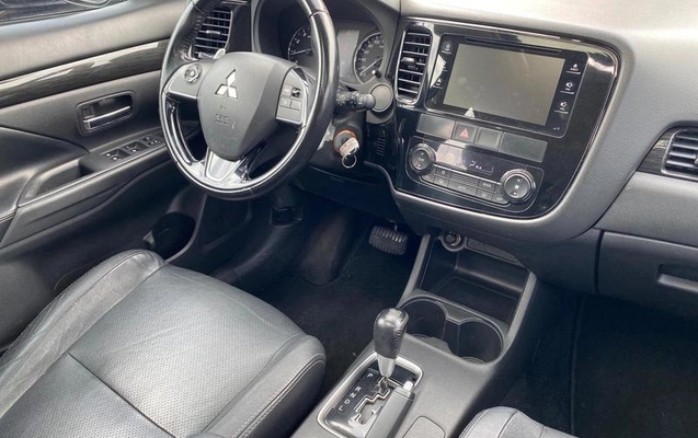 imagem-https://www.socarrao.com.br/sc-vehicle-images-prod/3759419/1789391989171-7832254_8_B_16f3a30ef4.jpeg