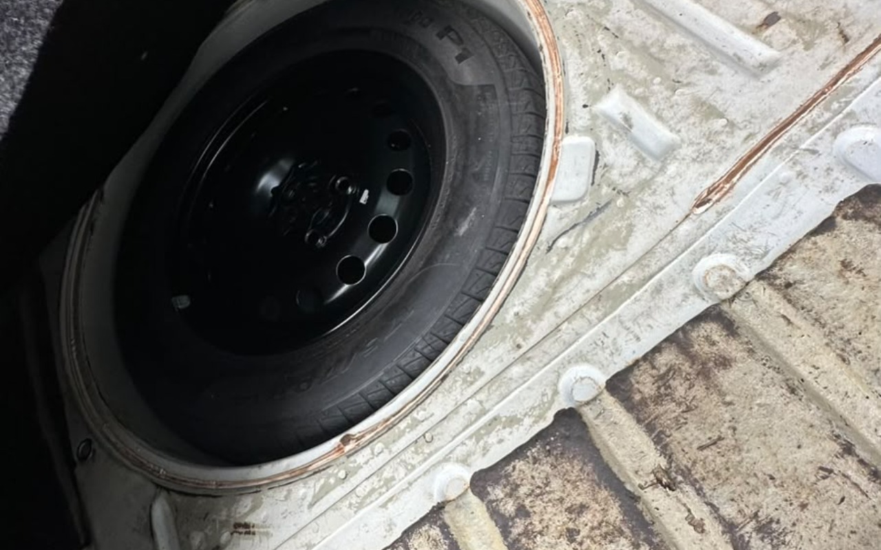 imagem-https://www.socarrao.com.br/sc-vehicle-images-prod/3759578/1789068161198-ZWMwNTk1NGEtYWE0Ny00OTljLTgwNTYtY2Y0YWQ5ODNmNTc4LmpwZw.jpg