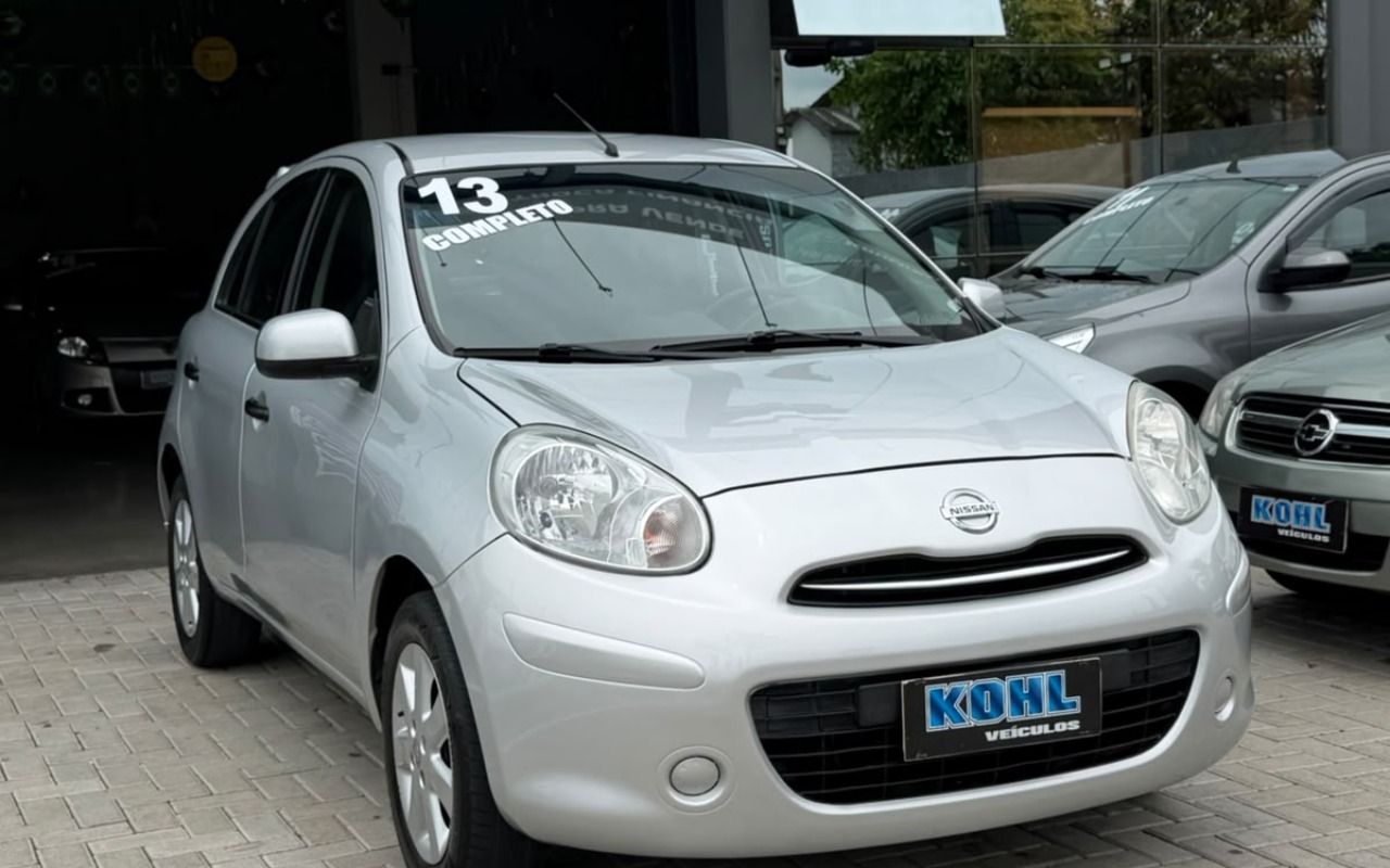 Nissan MARCH SV 1.6 16V Flex Fuel 2013 Prata — foto 1 de 3