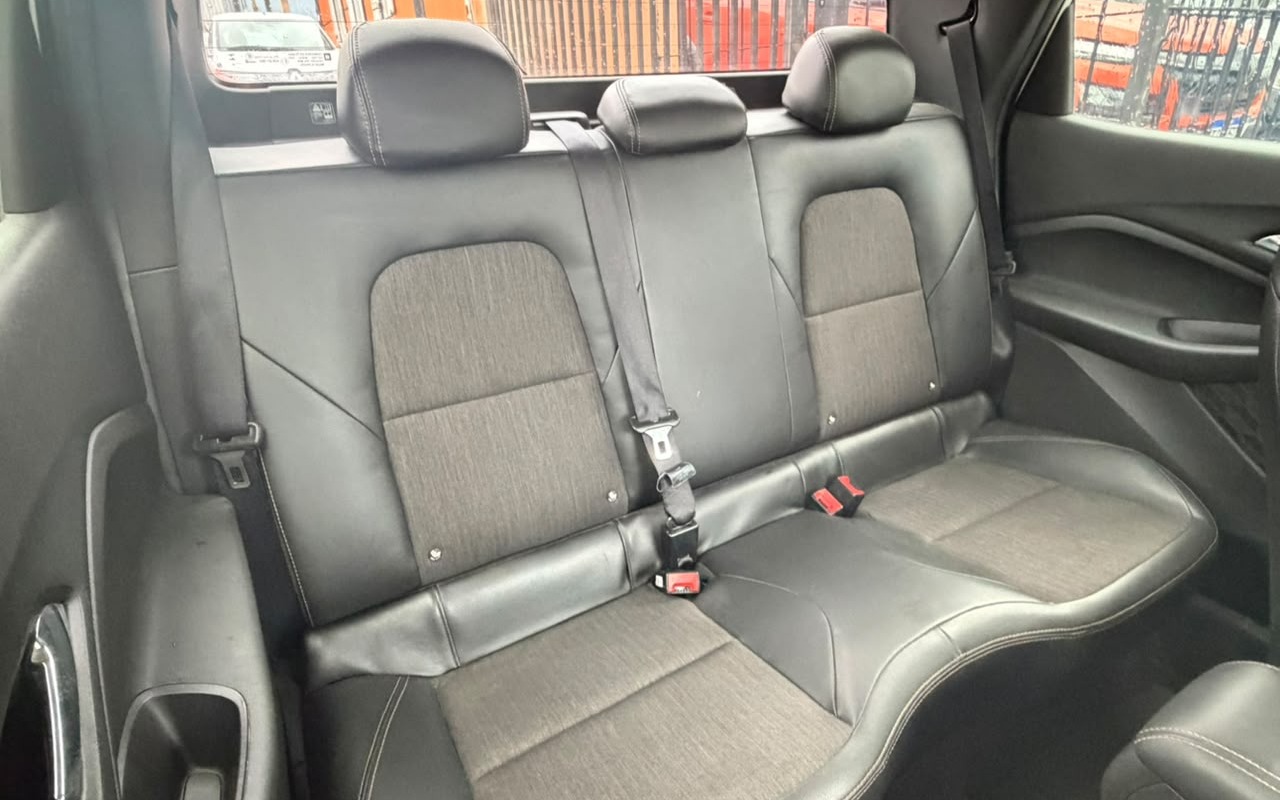 imagem-https://www.socarrao.com.br/sc-vehicle-images-prod/3760258/1789069777670-V2hhdHNBcHAgSW1hZ2UgMjAyNi0wOS0xMCBhdCAxNC41MS4xNyAoMSkuanBlZw.jpeg