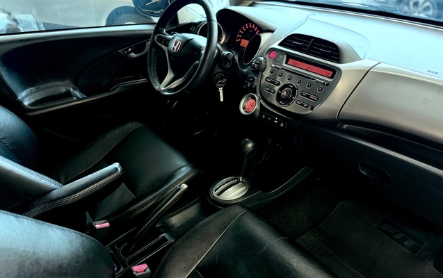 imagem-https://www.socarrao.com.br/sc-vehicle-images-prod/3760586/1789414026478-773eb5bf1015410ab523ad1a6e75e1ed_1789068954285.jpg