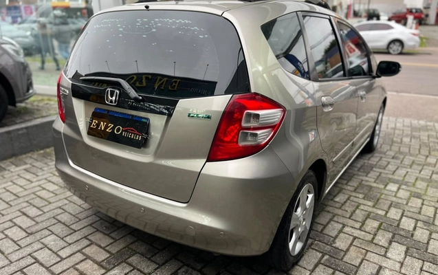 imagem-https://www.socarrao.com.br/sc-vehicle-images-prod/3760605/1789764501053-vehicle_image_1789764474_cad5bfc7baee256c5f771beb28d57375.jpeg