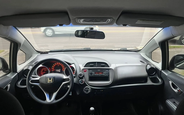 imagem-https://www.socarrao.com.br/sc-vehicle-images-prod/3760605/1789764501055-vehicle_image_1789764476_69dddedf9e0154d85c403cb5bdd64a28.jpeg