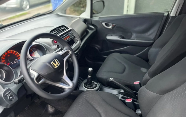 imagem-https://www.socarrao.com.br/sc-vehicle-images-prod/3760605/1789764501061-vehicle_image_1789764485_de9afb213edf84152cef5d7d622f5463.jpeg