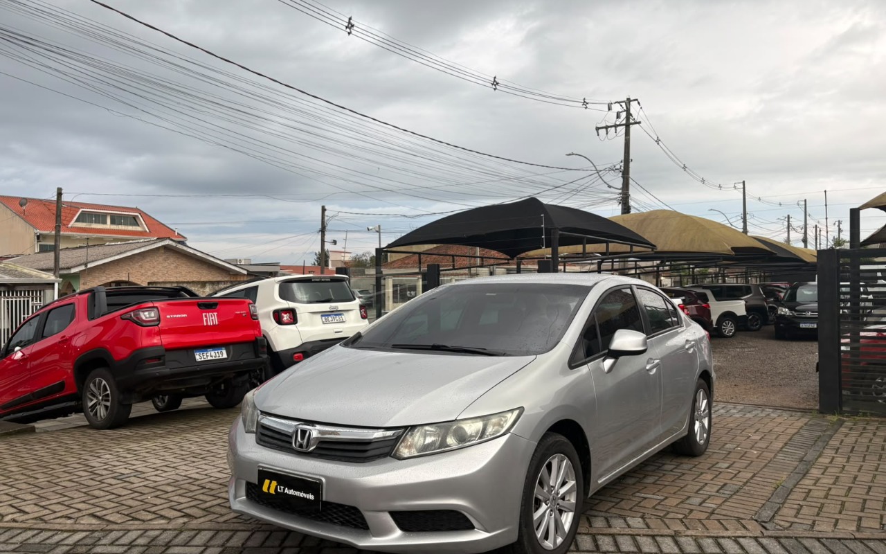 Honda Civic 2015 Prata — foto 1 de 3