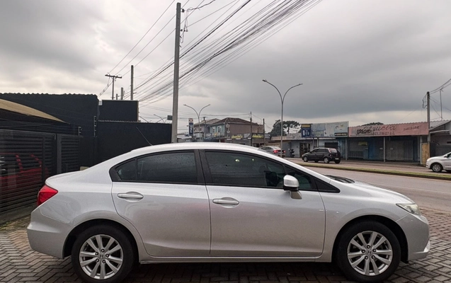 imagem-https://www.socarrao.com.br/sc-vehicle-images-prod/3761395/1789072784235-V2hhdHNBcHAgSW1hZ2UgMjAyNi0wOS0xMCBhdCAxMi4xOC4zNS5qcGVn.jpeg