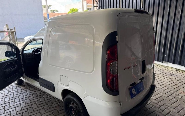 imagem-https://www.socarrao.com.br/sc-vehicle-images-prod/3761557/1789667236091-8435630_5_B_5286b62a92.jpeg