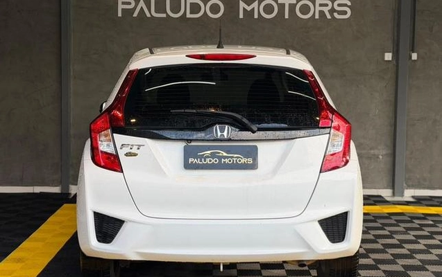 imagem-https://www.socarrao.com.br/sc-vehicle-images-prod/3761902/1789127117751-8436736_2_B_ca00b3520e.jpeg