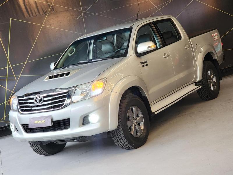 Toyota Hilux 2012 Prata — foto 1 de 3