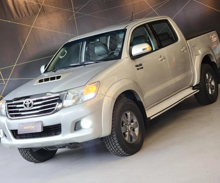 Toyota Hilux 2012 Prata — foto 1 de 3