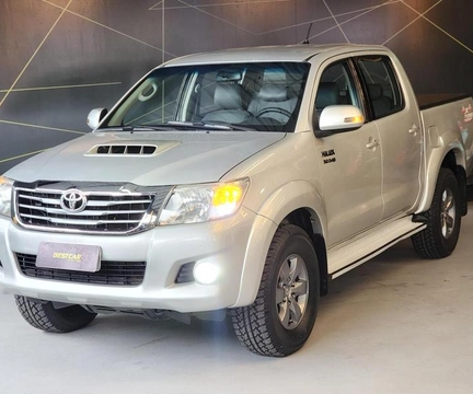 Toyota Hilux 2012 Prata — foto 1 de 3