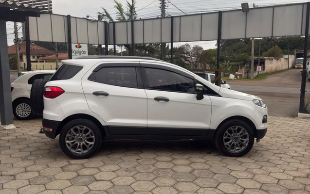 imagem-https://www.socarrao.com.br/sc-vehicle-images-prod/3773096/1789126495613-Odfhsc2sqHtd949coWVzAxXpLzMMsKc9.jpg
